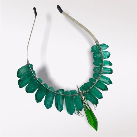 🆕 Green Dyed Quartz Crystal Crown With Silver Tone Moon + Point - Picture 3 of 3